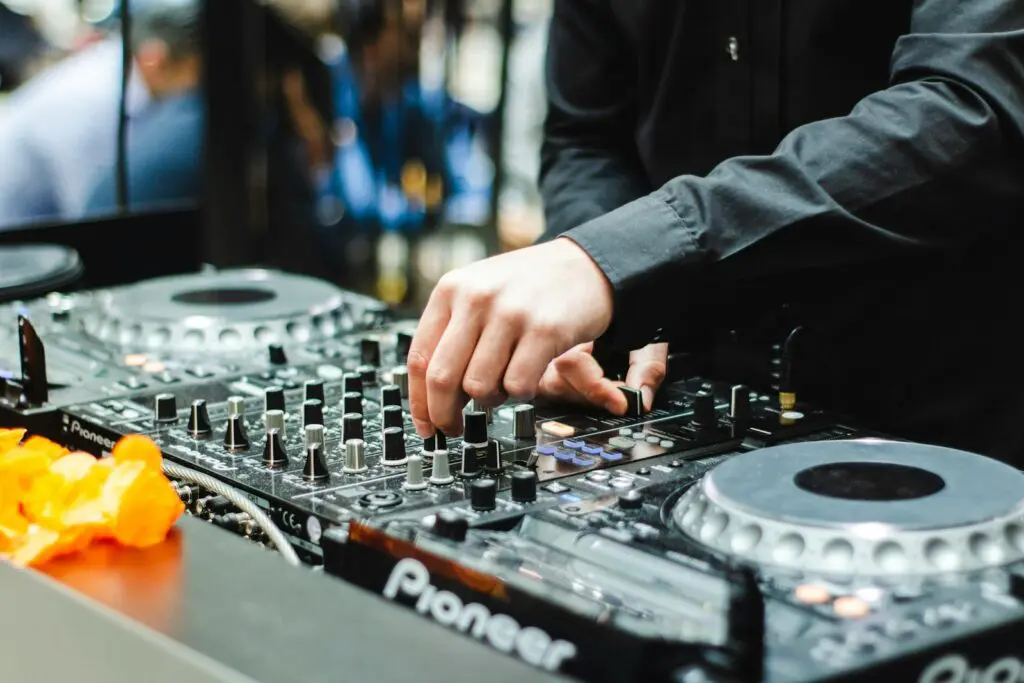 How To Set Up The Church Sound System Design - technology, art
